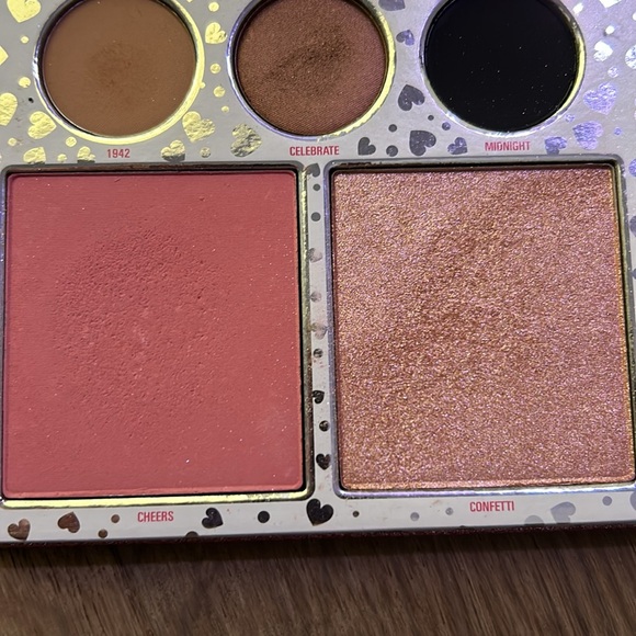 Kylie Cosmetics I Want It All Eyeshadow & Cheek Pallet - Picture 4 of 5